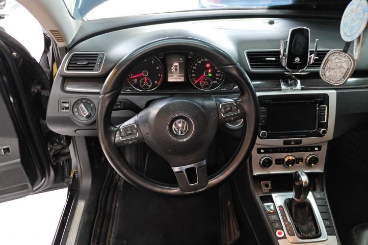 Used Volkswagen Magotan 2012 1.8TSI Prestige Model Steering Wheel