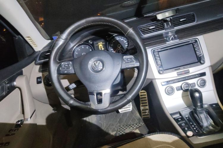 Used Volkswagen Magotan 2012 Facelift 2.0 TSI Prestige Model Steering Wheel