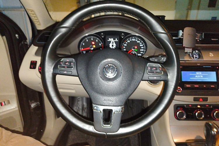 Used Volkswagen Magotan 2012 Revised Version 1.8TSI Leading Edition Steering Wheel