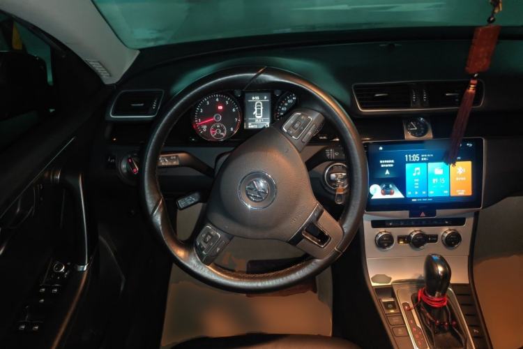 Used Volkswagen Magotan 2012 Revised 1.8TSI Luxury Version Steering Wheel