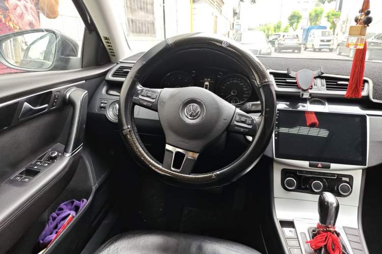 Used Volkswagen Magotan 2012 Revised Version 1.8TSI Leading Edition Steering Wheel