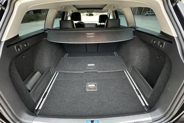 Used Volkswagen Magotan 2012 Travel Edition 2.0 TSI Comfort Version Trunk