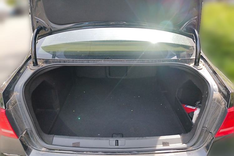 Used Volkswagen Magotan 2012 1.8TSI Comfort Model Trunk