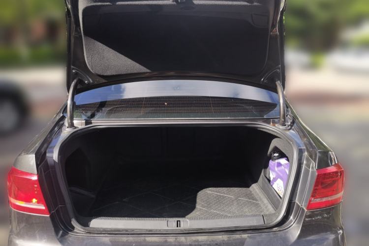 Used Volkswagen Magotan 2012 1.8TSI Luxury Model Trunk