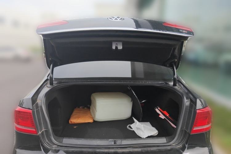 Used Volkswagen Magotan 2012 Revised Version 1.8TSI Leading Edition Trunk