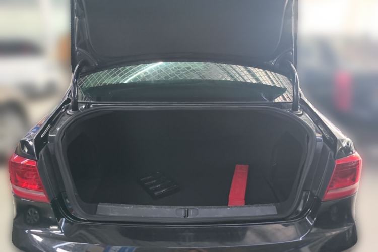 Used Volkswagen Magotan 2012 2.0 TSI Prestige Edition Trunk