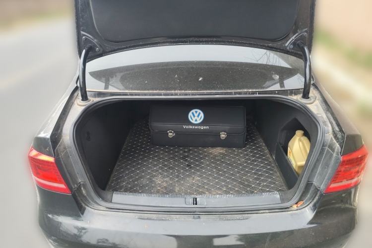 Used Volkswagen Magotan 2012 3.0 FSI Flagship Edition Trunk