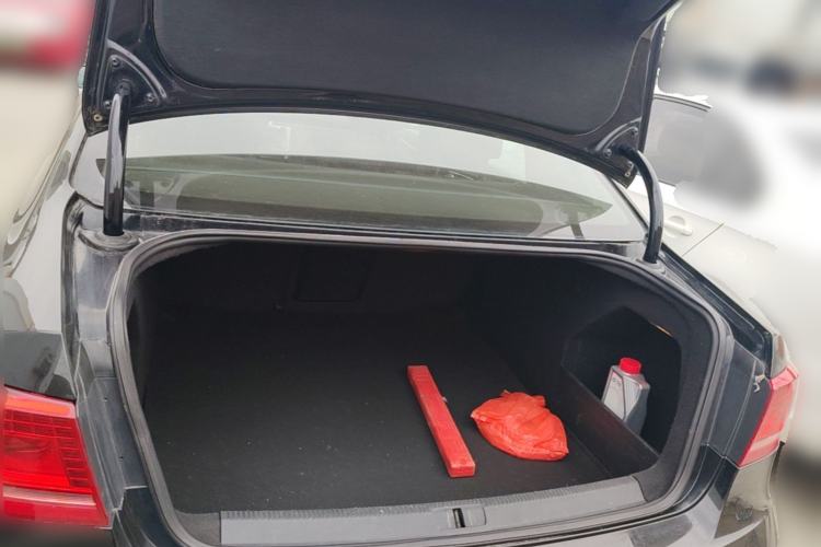 Used Volkswagen Magotan  Trunk