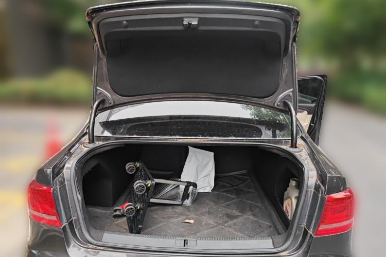 Used Volkswagen Magotan 2012 Revised Version 1.8TSI Leading Edition Trunk