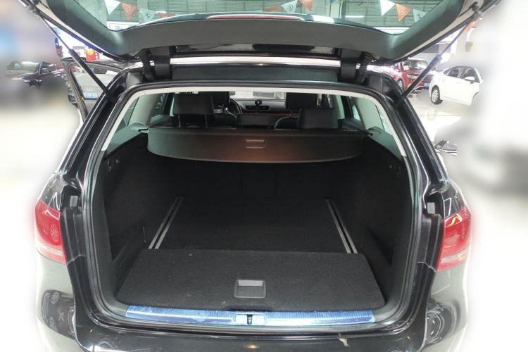 Used Volkswagen Magotan 2012 Travel Edition 2.0 TSI Comfort Version Trunk