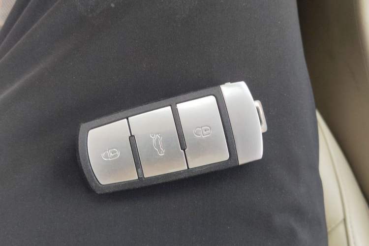 Used Volkswagen Magotan 2012 Revised Version 1.8TSI Leading Edition Vehicle Key
