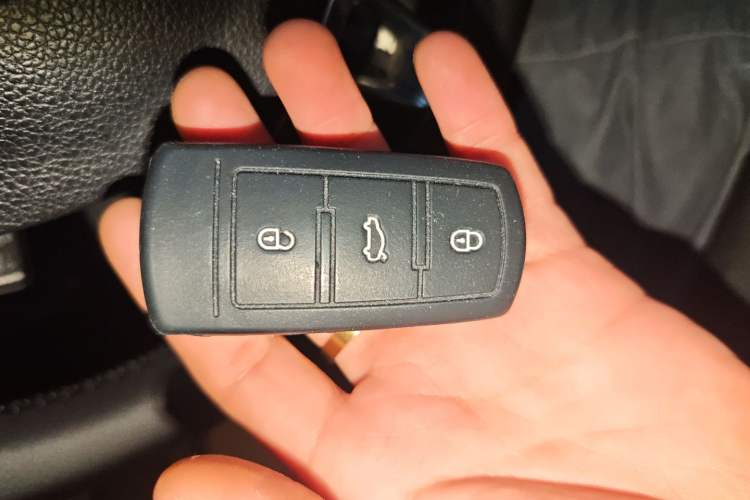 Used Volkswagen Magotan 2012 Travel Edition 2.0 TSI Comfort Version Vehicle Key