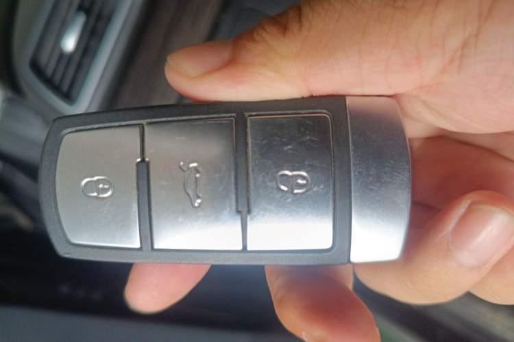 Used Volkswagen Magotan 2012 Revised Version 2.0 TSI Supreme Edition Vehicle Key