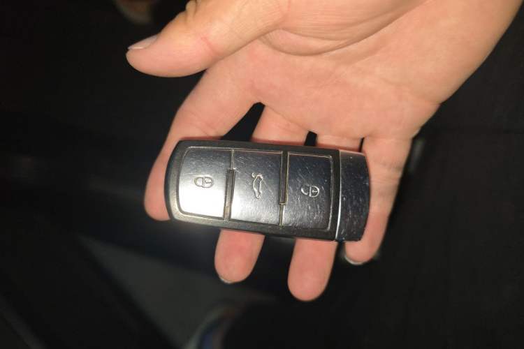 Used Volkswagen Magotan 2012 1.8TSI Luxury Model Vehicle Key