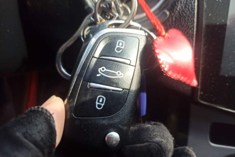 Used Volkswagen Magotan 2012 Revised Version 2.0 TSI Luxury Edition Vehicle Key