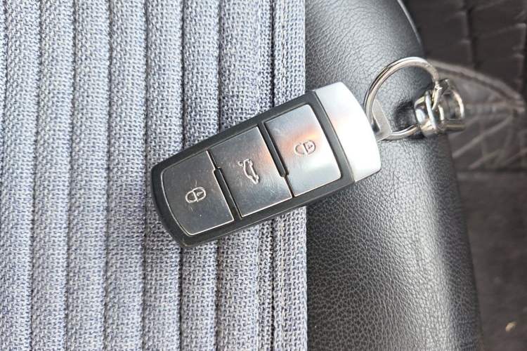 Used Volkswagen Magotan 2012 Revised Version 2.0 TSI Luxury Edition Vehicle Key