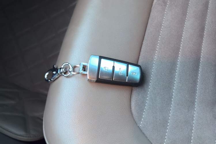 Used Volkswagen Magotan 2012 Revised Version 2.0 TSI Supreme Edition Vehicle Key