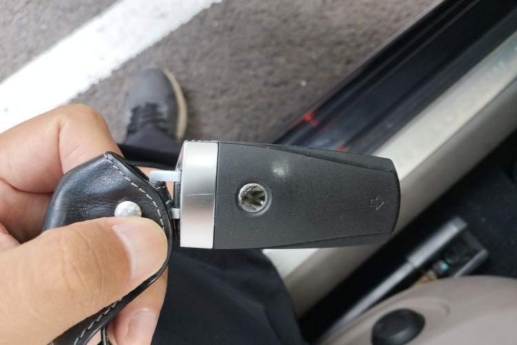 Used Volkswagen Magotan 2012 Revised Version 2.0 TSI Supreme Edition Vehicle Key