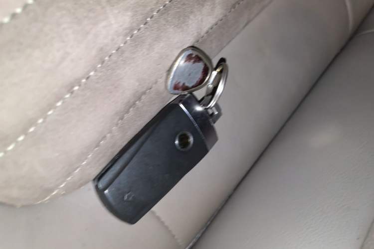 Used Volkswagen Magotan 2012 Revised Version 2.0 TSI Supreme Edition Vehicle Key