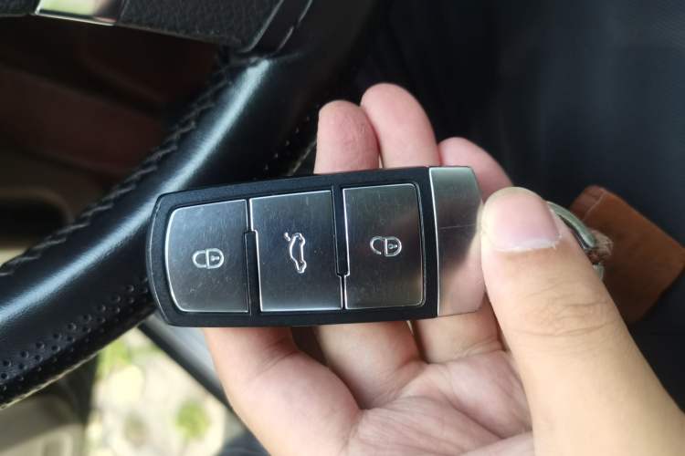 Used Volkswagen Magotan 2012 Revised Version 1.8TSI Leading Edition Vehicle Key