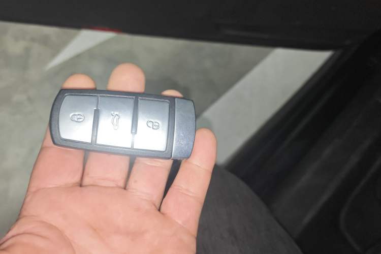 Used Volkswagen Magotan 2012 Travel Edition 2.0 TSI Comfort Version Vehicle Key
