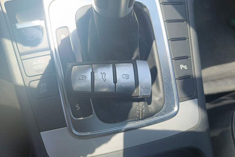 Used Volkswagen Magotan 2012 Revised 1.8TSI Luxury Version Vehicle Key