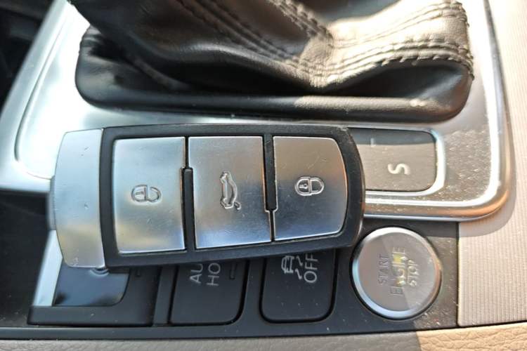 Used Volkswagen Magotan 2012 2.0 TSI Ultimate Edition Vehicle Key
