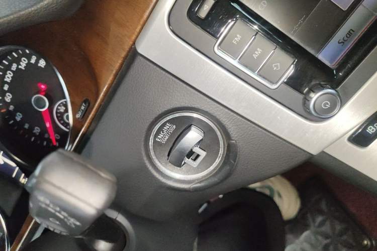 Used Volkswagen Magotan 2012 Travel Edition 2.0 TSI Comfort Version Vehicle Key