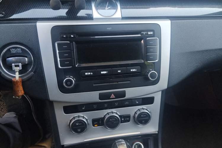 Used Volkswagen Magotan 2012 1.8TSI Luxury Model Audio And AC Panel