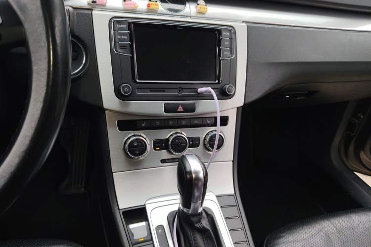 Used Volkswagen Magotan 2012 Travel Edition 2.0 TSI Comfort Version Audio And AC Panel