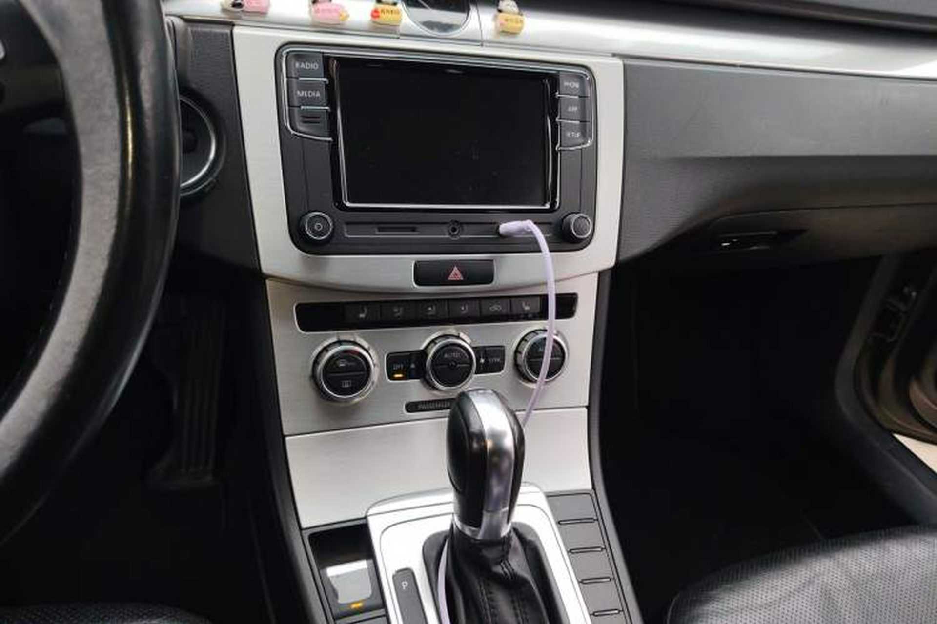 Used Volkswagen Magotan 2012 Travel Edition 2.0 TSI Comfort Version Audio And AC Panel