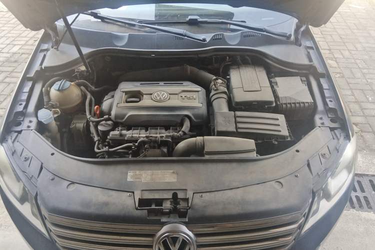 Used Volkswagen Magotan 2012 1.8TSI Luxury Model Engine Bay