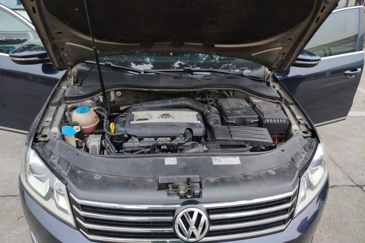 Used Volkswagen Magotan 2012 Travel Edition 2.0 TSI Comfort Version Engine Bay