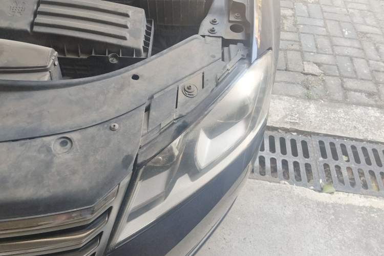 Used Volkswagen Magotan 2012 1.8TSI Luxury Model Engine Bay Left