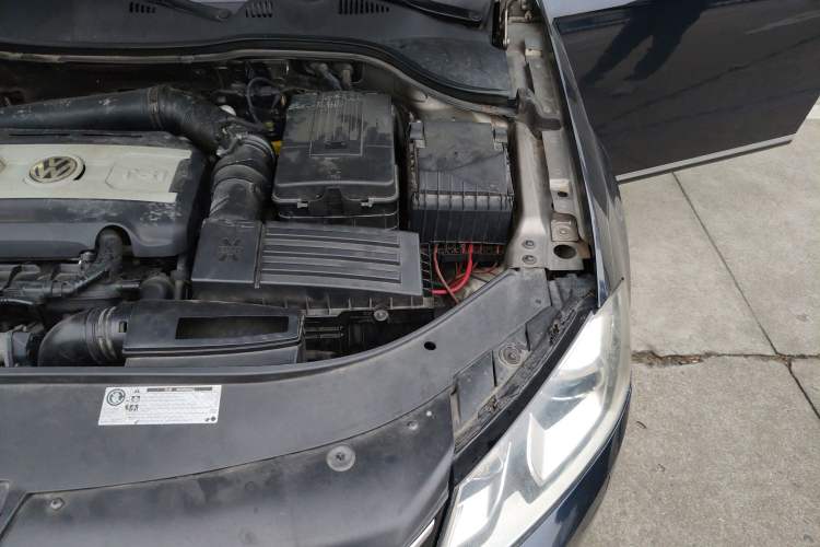 Used Volkswagen Magotan 2012 Travel Edition 2.0 TSI Comfort Version Engine Bay Left