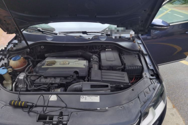 Used Volkswagen Magotan 2012 Travel Edition 2.0 TSI Comfort Version Engine Bay Left