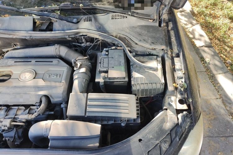 Used Volkswagen Magotan 2012 Revised 1.8TSI Luxury Version Engine Bay Left