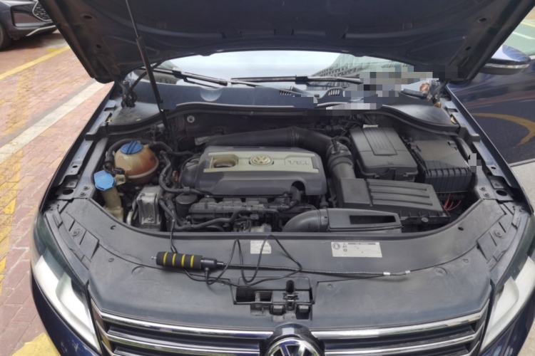 Used Volkswagen Magotan 2012 Travel Edition 2.0 TSI Comfort Version Engine Bay