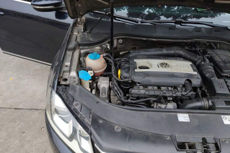 Used Volkswagen Magotan 2012 Travel Edition 2.0 TSI Comfort Version Engine Bay Right