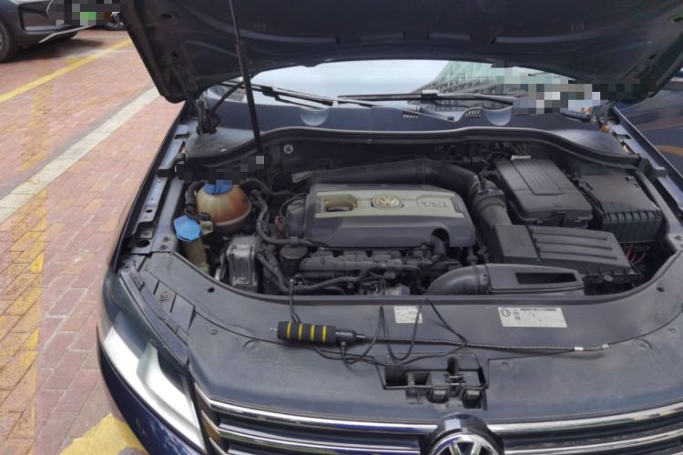 Used Volkswagen Magotan 2012 Travel Edition 2.0 TSI Comfort Version Engine Bay Right