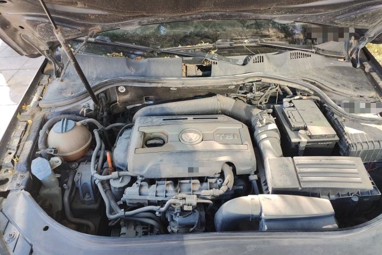 Used Volkswagen Magotan 2012 Revised 1.8TSI Luxury Version Engine Bay