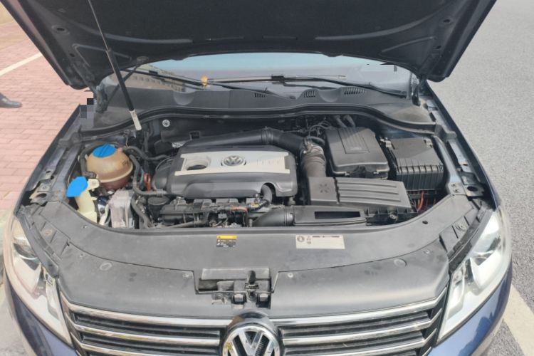 Used Volkswagen Magotan 2012 Travel Edition 2.0 TSI Luxury Version Engine Bay