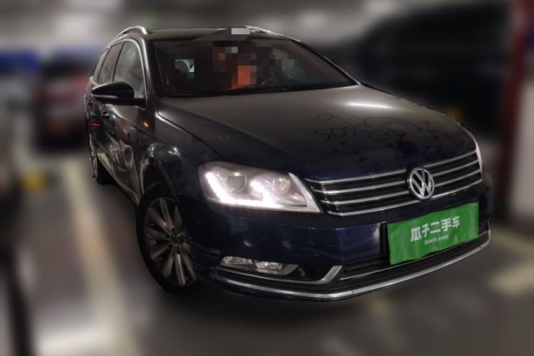 Used Volkswagen Magotan 2012 Travel Edition 2.0 TSI Luxury Version Front Right 45 Deg