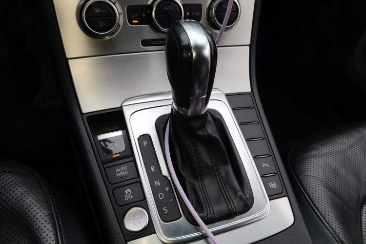 Used Volkswagen Magotan 2012 Travel Edition 2.0 TSI Comfort Version Gear Lever