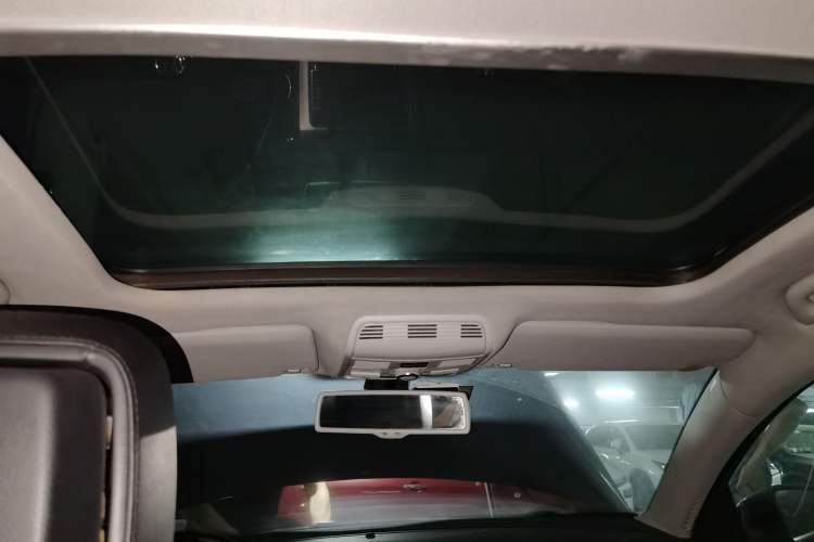 Used Volkswagen Magotan 2012 Travel Edition 2.0 TSI Luxury Version Headliner