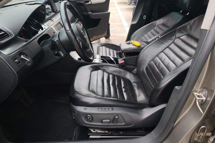 Used Volkswagen Magotan 2012 Travel Edition 2.0 TSI Comfort Version Left Front Seat