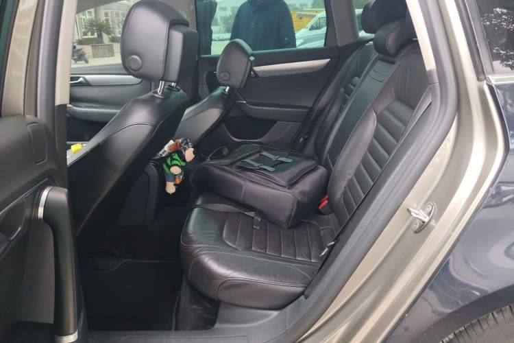 Used Volkswagen Magotan 2012 Travel Edition 2.0 TSI Comfort Version Left Rear Seat