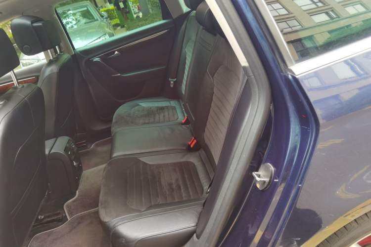 Used Volkswagen Magotan 2012 Travel Edition 2.0 TSI Comfort Version Left Rear Seat