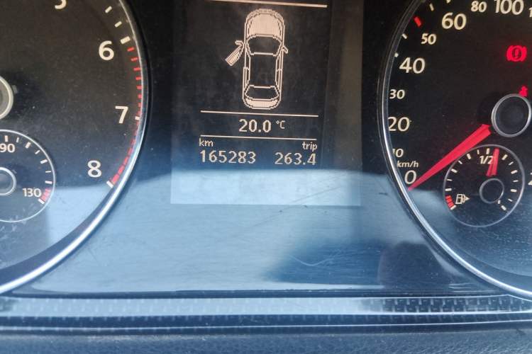 Used Volkswagen Magotan 2012 1.8TSI Luxury Model Odometer Close Up