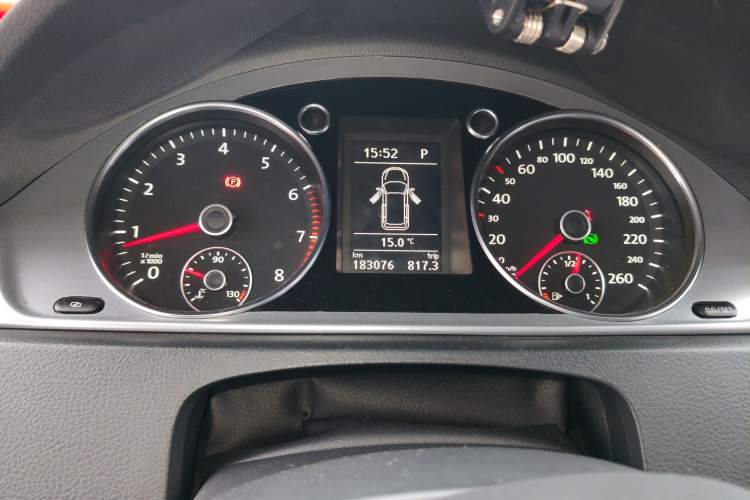Used Volkswagen Magotan 2012 Travel Edition 2.0 TSI Comfort Version Odometer Close Up